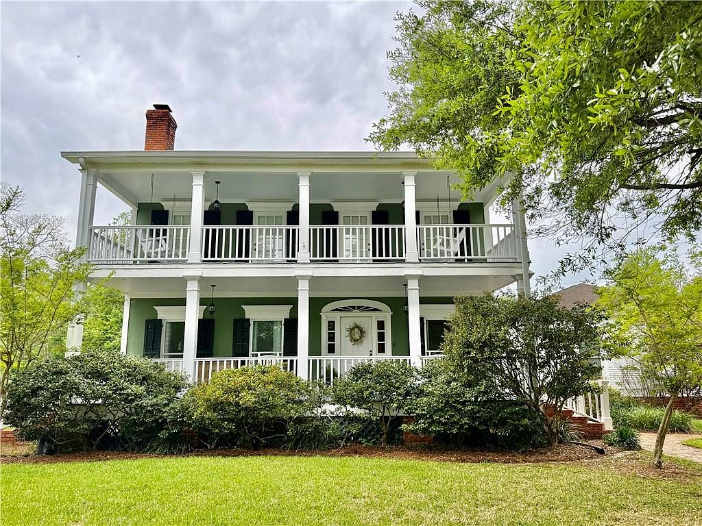 Two-story Southern home with double front porches at 5604 Courtland Pl, Alexandria, LA