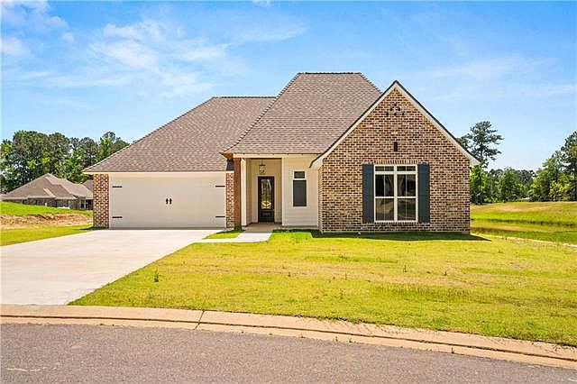 New-construction brick home at 537 Feliciana Dr, Pineville, LA